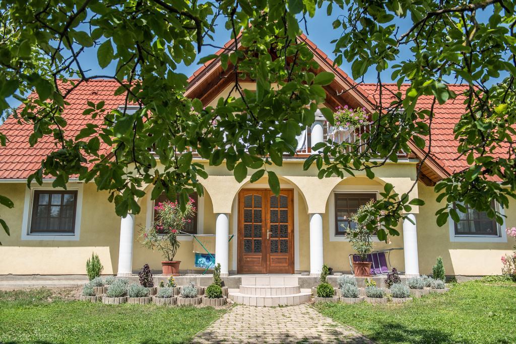 Topaz Apartmanhazak Balatongyorok Ngoại thất bức ảnh