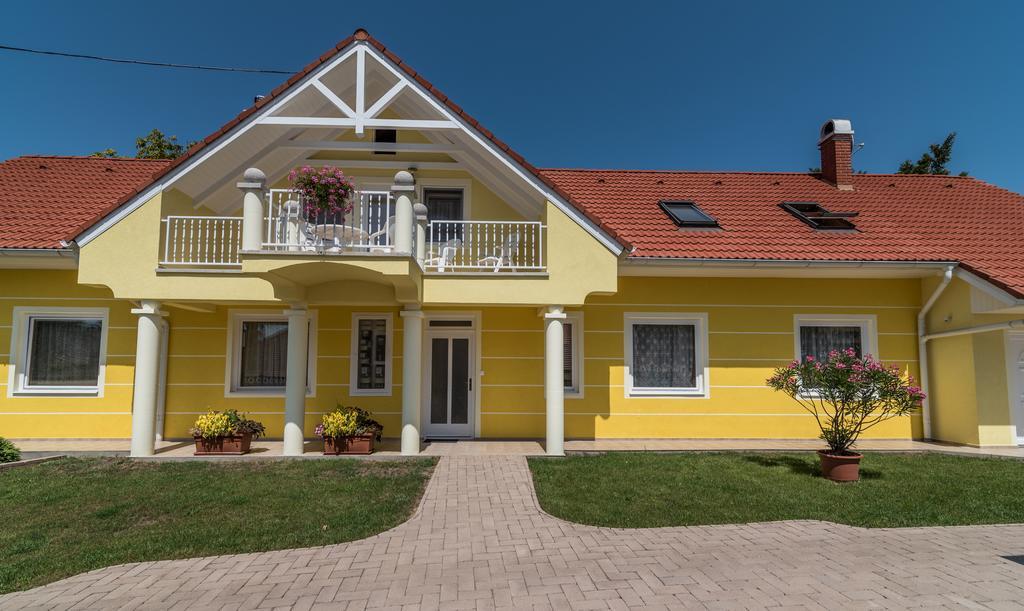 Topaz Apartmanhazak Balatongyorok Ngoại thất bức ảnh